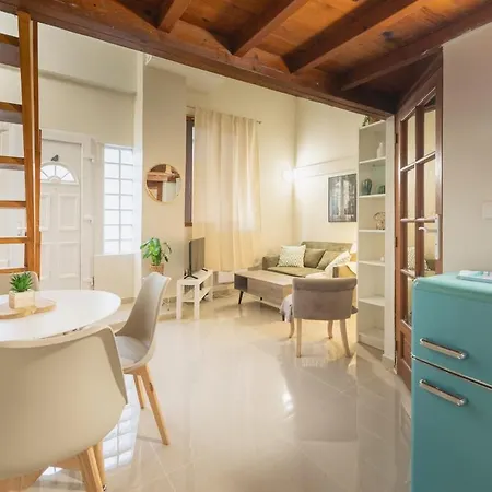 Urban Nest Apartment *