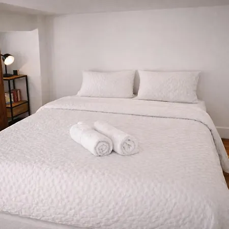 Urban Nest Apartment *